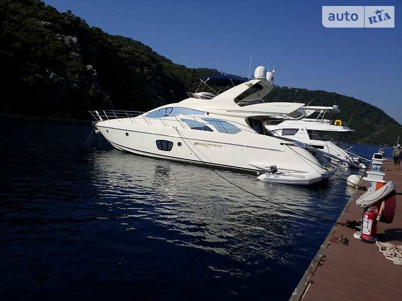 Моторная яхта Azimut Flybridge-Range 2005 в Киеве