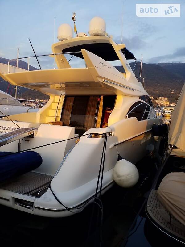Моторная яхта Azimut Flybridge-Range 2005 в Киеве