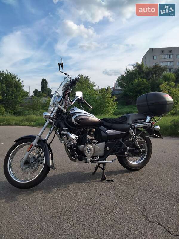 Мотоцикл Круізер Bajaj Avenger