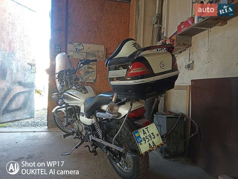 Мотоцикл Круізер Bajaj Avenger