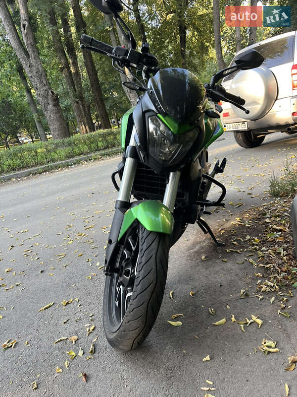 Мото Bajaj Dominar 400