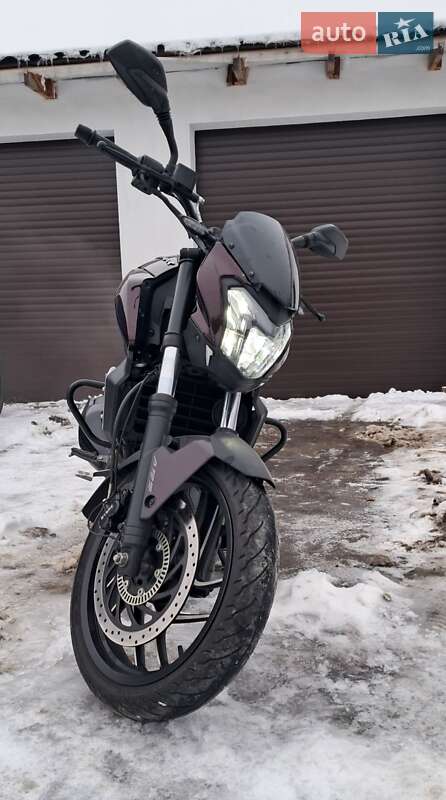 Мотоцикл Классик Bajaj Dominar 400