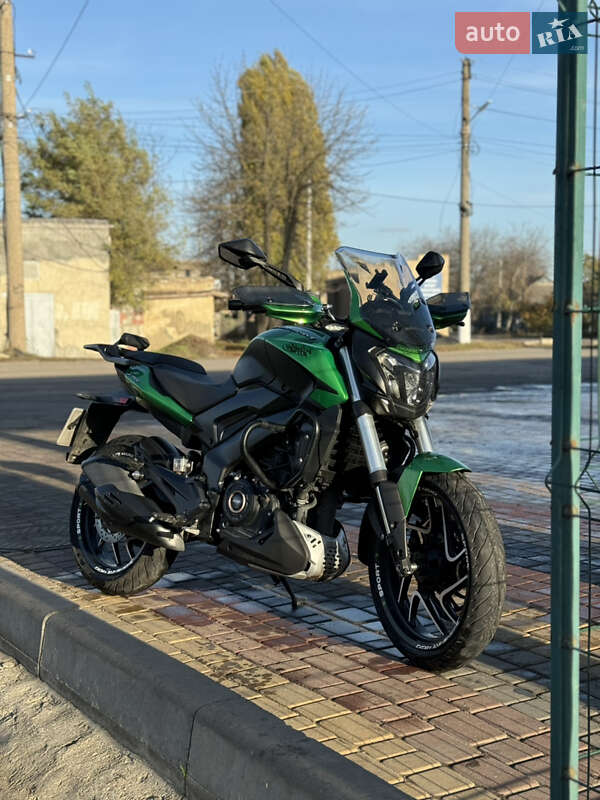 Мотоцикл Классік Bajaj Dominar 400