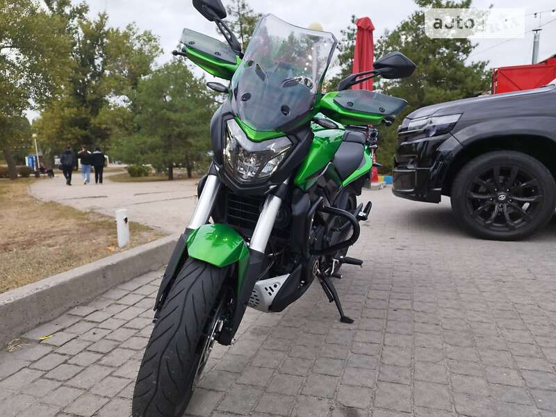 Мотоцикл Классик Bajaj Dominar D400