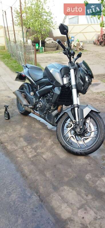 Мотоцикл Без обтекателей (Naked bike) Bajaj Dominar D400