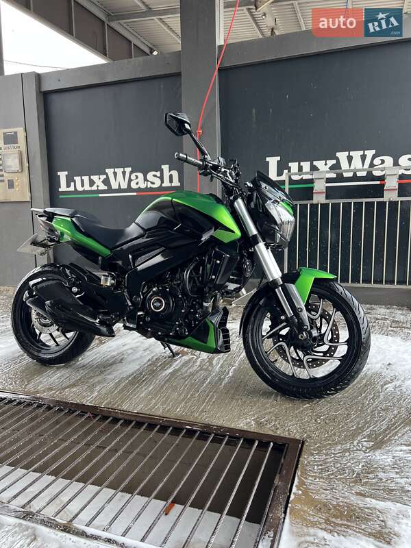 Мотоцикл Без обтікачів (Naked bike) Bajaj Dominar D400