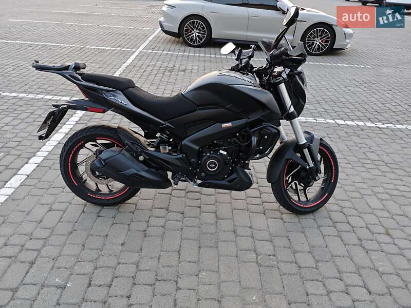 Мотоцикл Без обтікачів (Naked bike) Bajaj Dominar D400