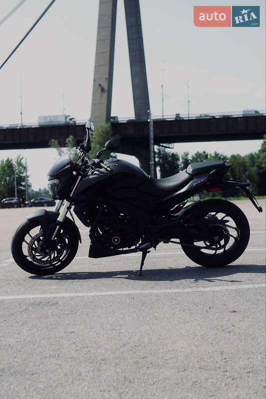 Мотоцикл Без обтекателей (Naked bike) Bajaj Dominar D400
