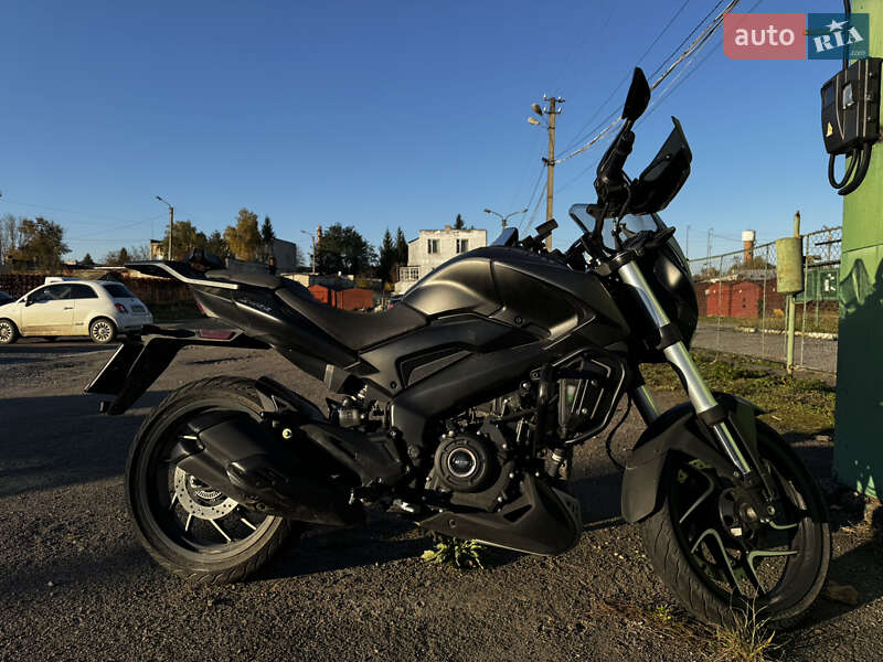 Мотоцикл Классік Bajaj Dominar D400