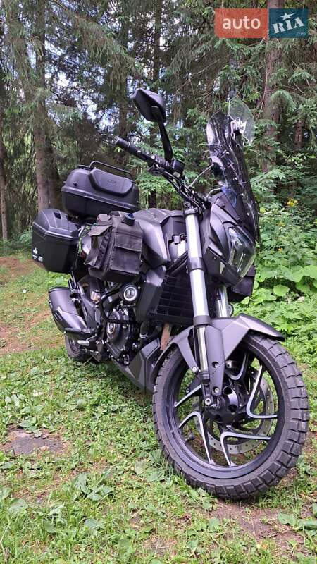 Мотоцикл Багатоцільовий (All-round) Bajaj Dominar D400