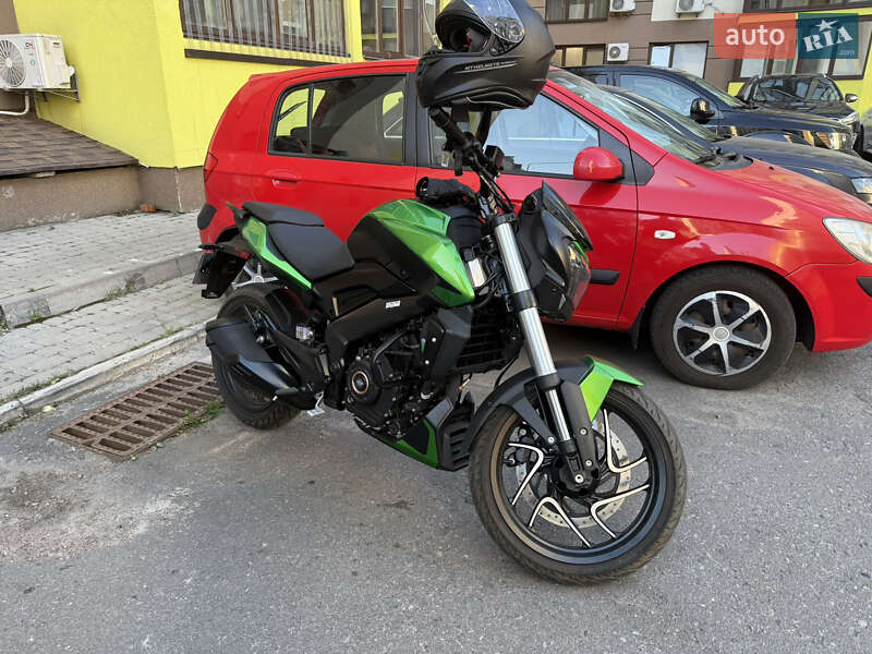 Мотоцикл Без обтікачів (Naked bike) Bajaj Dominar D400
