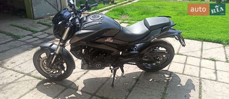 Мотоцикл Багатоцільовий (All-round) Bajaj Dominar