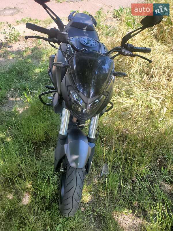 Мотоцикл Классик Bajaj Dominar
