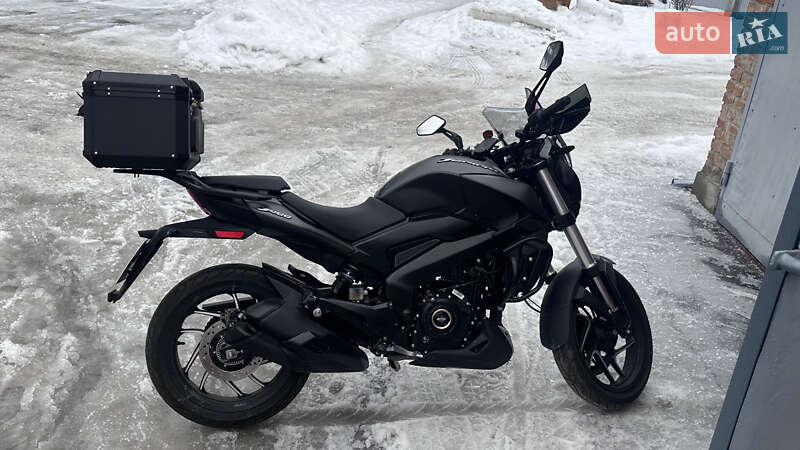 Мотоцикл Без обтікачів (Naked bike) Bajaj Dominar