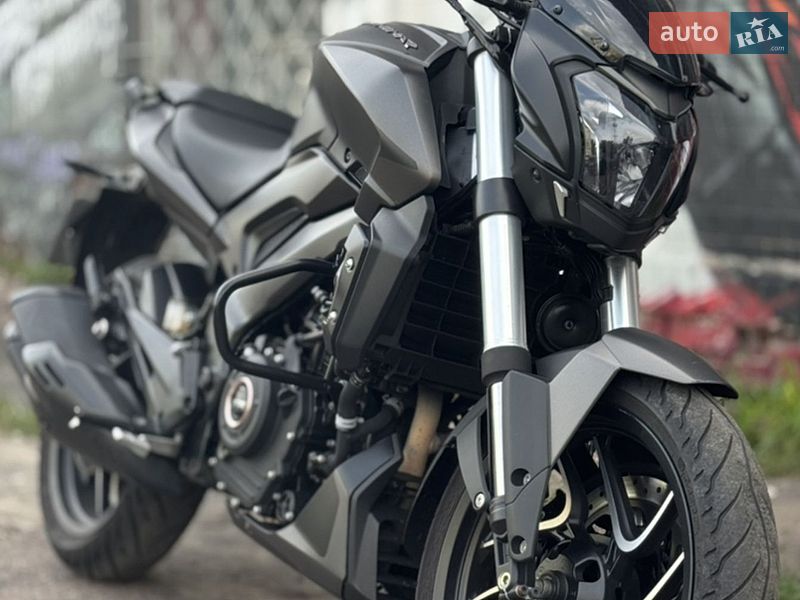 Мотоцикл Классік Bajaj Dominar