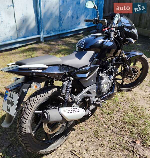 Мотоцикл Багатоцільовий (All-round) Bajaj Pulsar 180