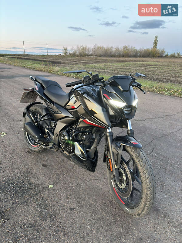 Спортбайк Bajaj Pulsar N250