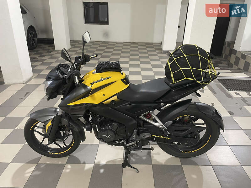 Мотоцикл Классік Bajaj Pulsar NS200