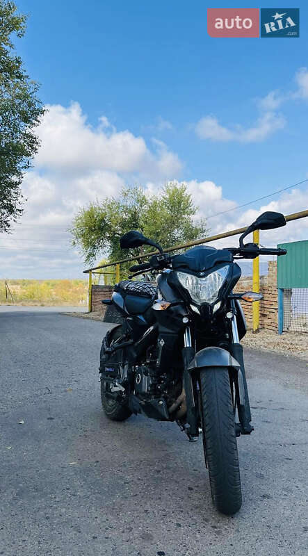 Мотоцикл Классік Bajaj Pulsar NS200