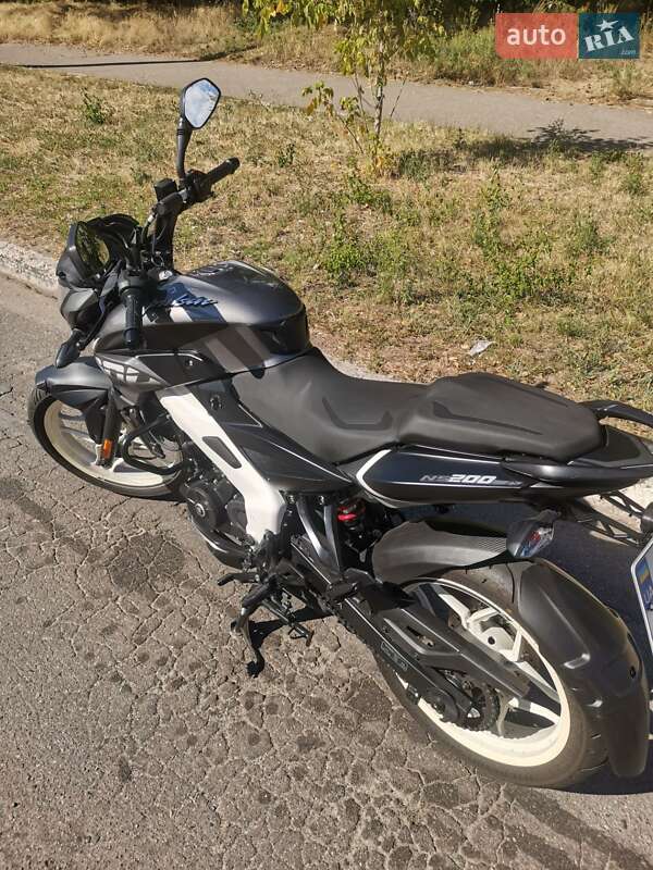 Мото Bajaj Pulsar NS200