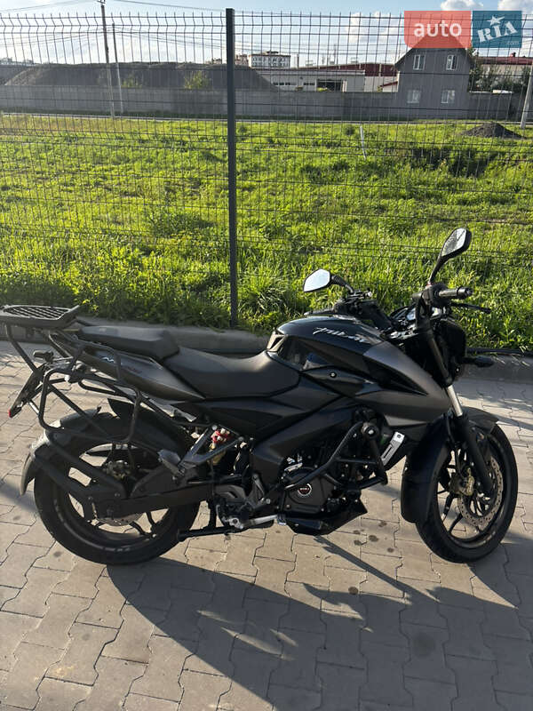 Мотоцикл Без обтекателей (Naked bike) Bajaj Pulsar NS200