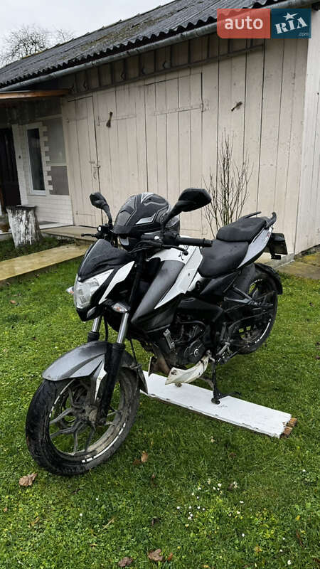 Мотоцикл Классік Bajaj Pulsar NS200