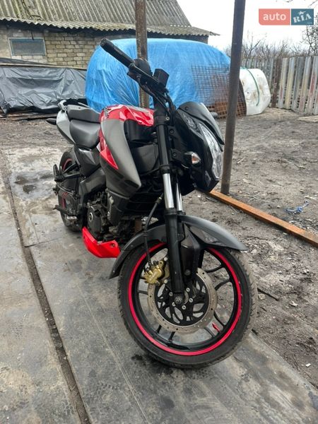 Спортбайк Bajaj Pulsar NS200