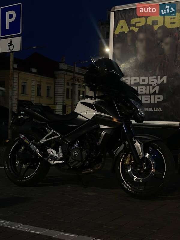 Мотоцикл Классік Bajaj Pulsar NS200