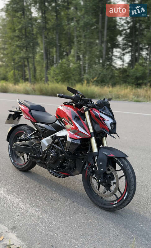 Мото Bajaj Pulsar NS400