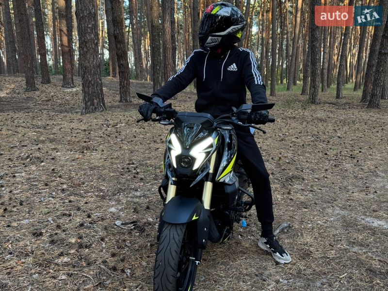 Спортбайк Bajaj Pulsar NS400