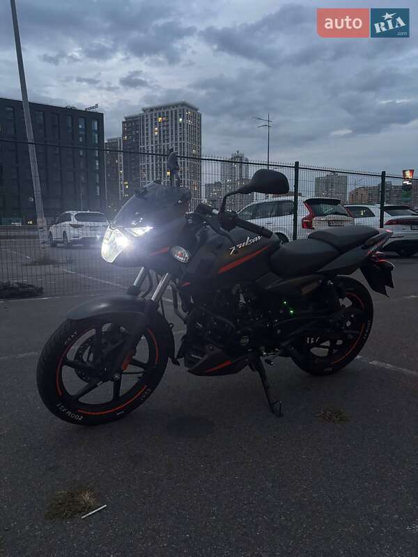 Мотоцикл Без обтекателей (Naked bike) Bajaj Pulsar