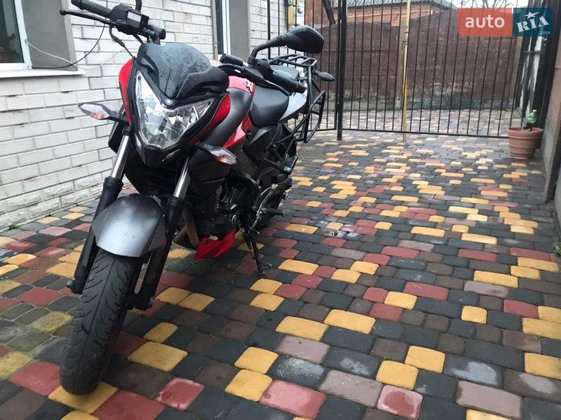 Мотоцикл Спорт-туризм Bajaj Pulsar