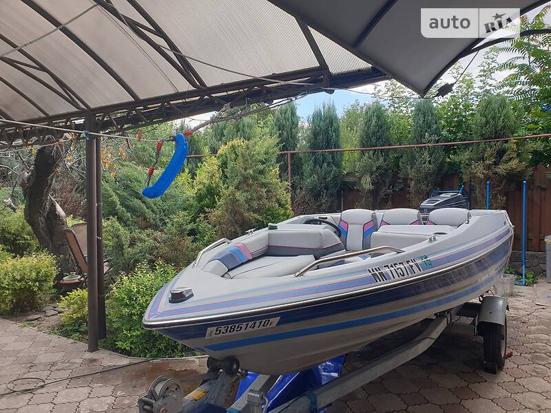 Лодка Bayliner Capri