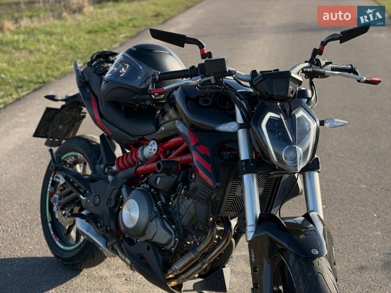 Мотоцикл Без обтекателей (Naked bike) Benelli 302S