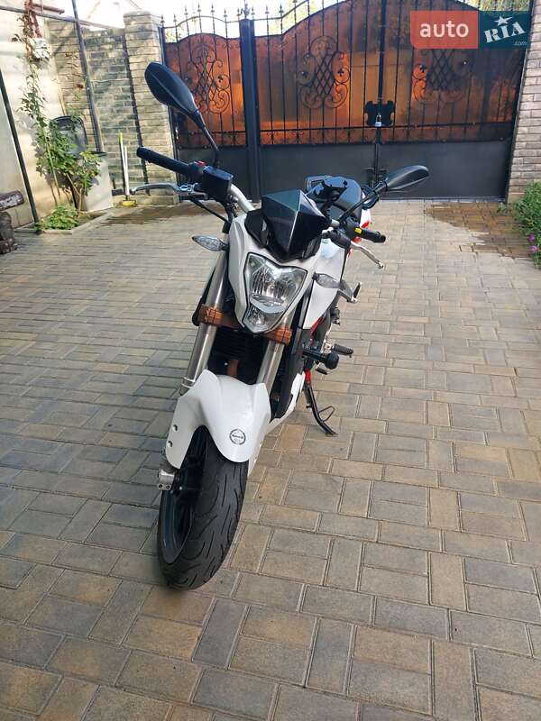 Мото Benelli TNT 25