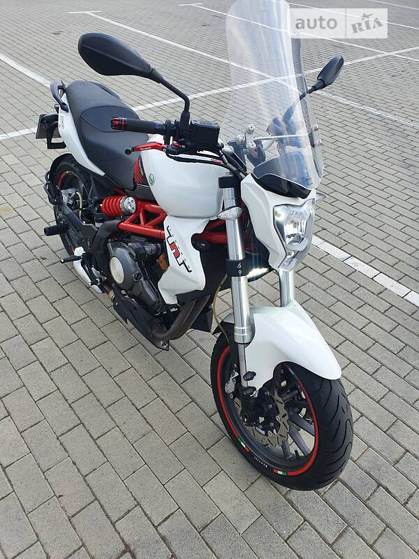 Мотоцикл Спорт-туризм Benelli TNT 300