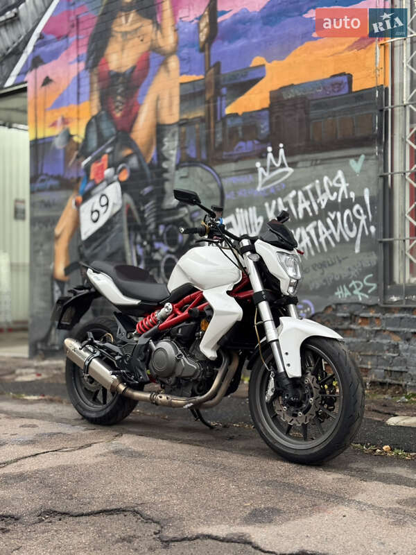 Мотоцикл Без обтікачів (Naked bike) Benelli TNT 300