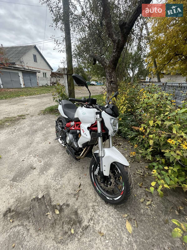 Мотоцикл Без обтікачів (Naked bike) Benelli TNT 300