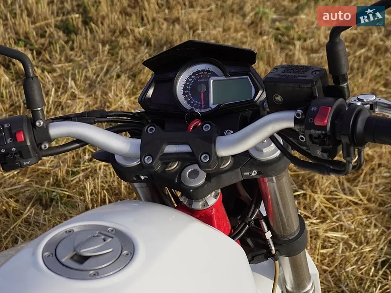 Benelli TNT 300 2015