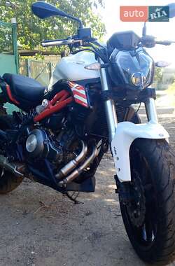 Benelli TNT 302S  2020