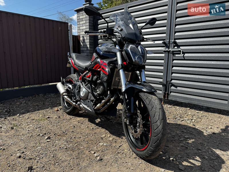 Benelli TNT 302S
