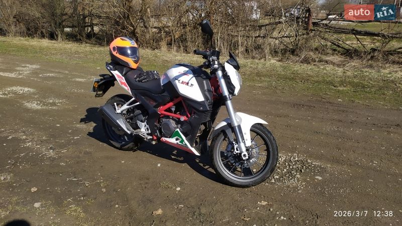 Мото Benelli TNT