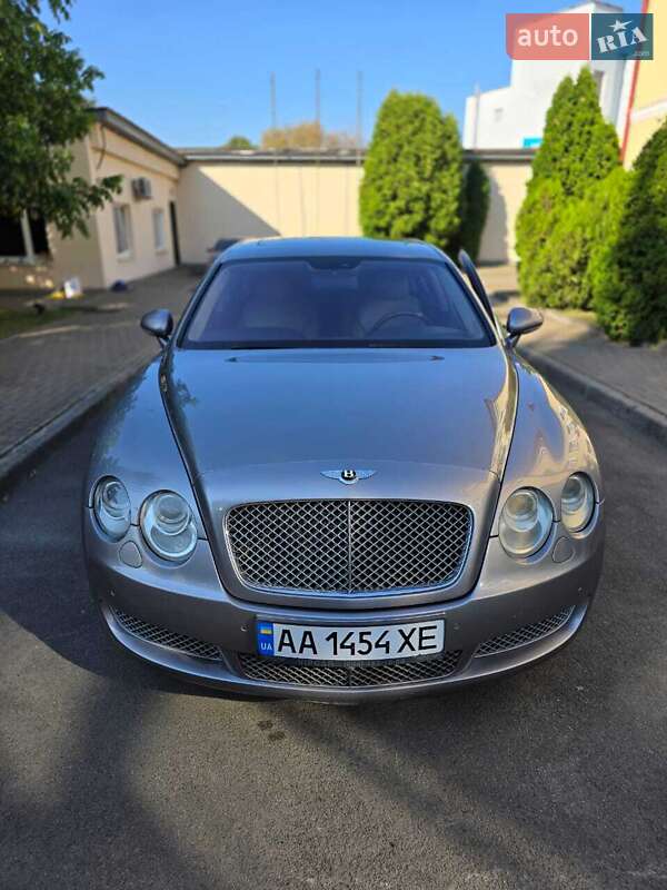 Седан Bentley Continental Flying Spur
