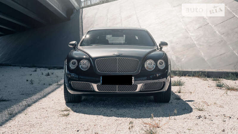 Седан Bentley Flying Spur