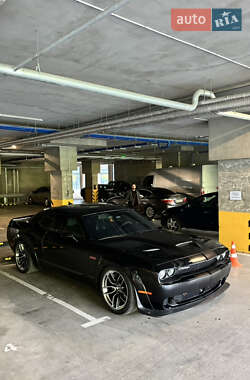Ціни Dodge Challenger Бензин