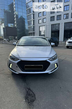 Ціни Hyundai Elantra Бензин