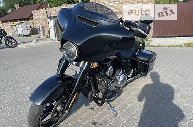 Ціни Harley-Davidson FLHX Street Glide Бензин
