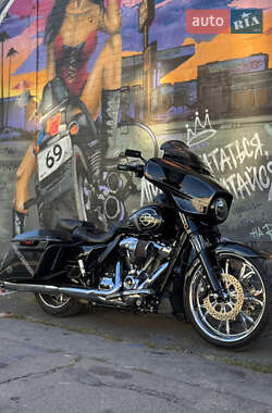 Ціни Harley-Davidson FLHX Street Glide Бензин