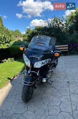 Ціни Honda GL 1800 Gold Wing Бензин