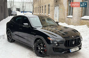 Ціни Maserati Levante Бензин